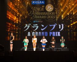 プレゼンターとしてグランプリを発表する松田蘭さん