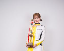 にしたんクリニック レースアンバサダーアワード2025ルーキーディヴィジョン グランプリに輝いたRiOさん にしたんクリニック レースアンバサダーアワード2025 ルーキーディヴィジョン